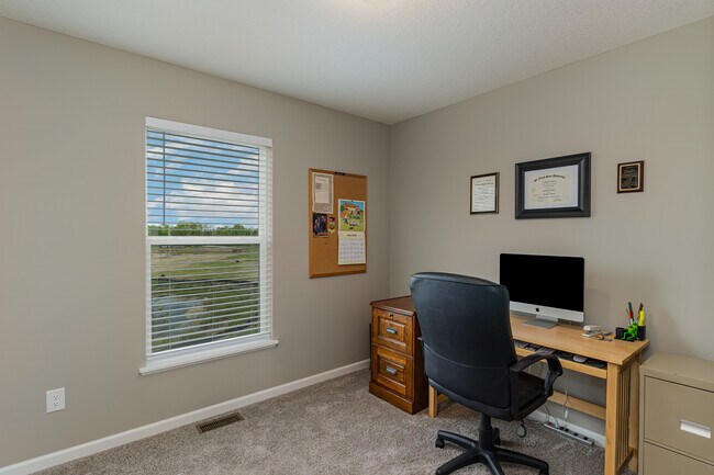 Building Photo - 13575 Pine Dr