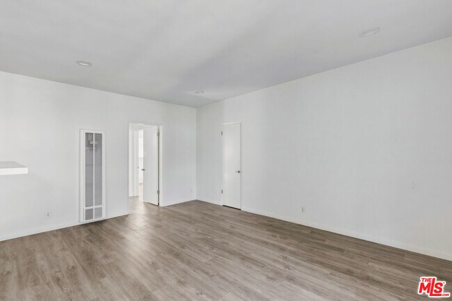 Foto del edificio - 11746 Goshen Ave