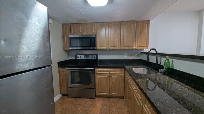 Foto del edificio - 15600 NW 7th Ave