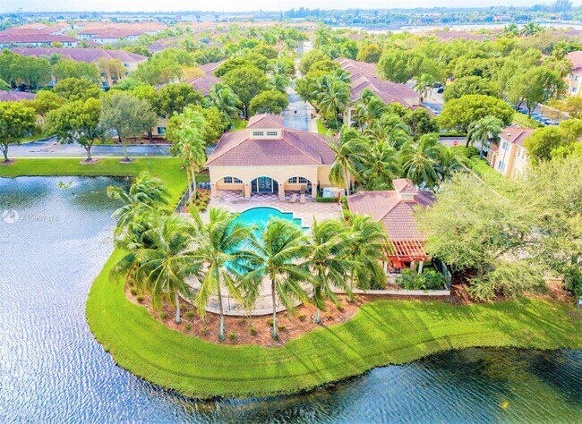 Foto del edificio - 2433 Centergate Dr