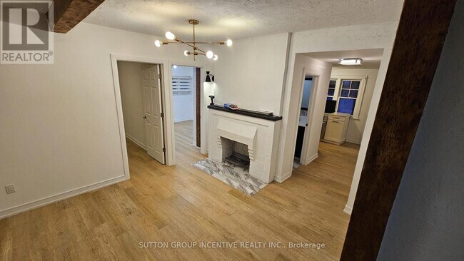 Photo du bâtiment - 233 Ellerslie Ave