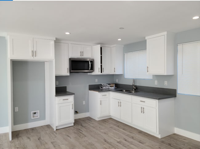 Building Photo - 33(1635)