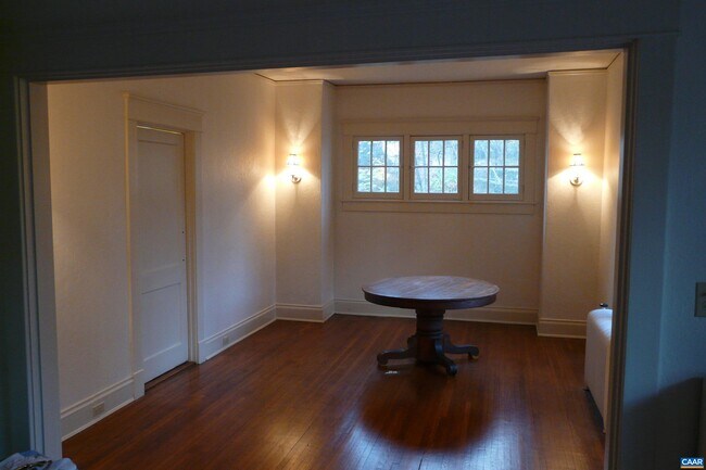 Building Photo - 6 Gildersleeve Wood