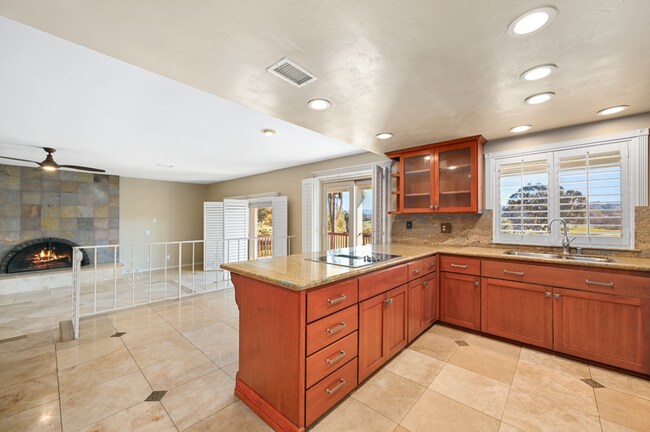 Building Photo - Gorgeous 3BD/3BA Home on a Golf-Course with Expansive Mountain Views! $5,000/mo
