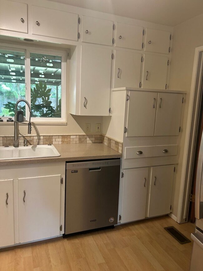 Foto del edificio - 4 Bedroom 2.3 Bath House