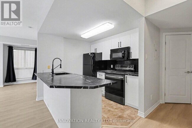 Building Photo - 200 Rideau St