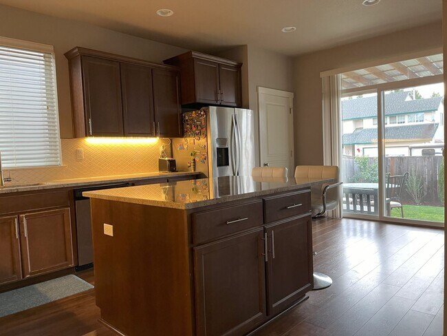 Building Photo - Stunning 4 BD* 2.5 BA* Single Family Home ...