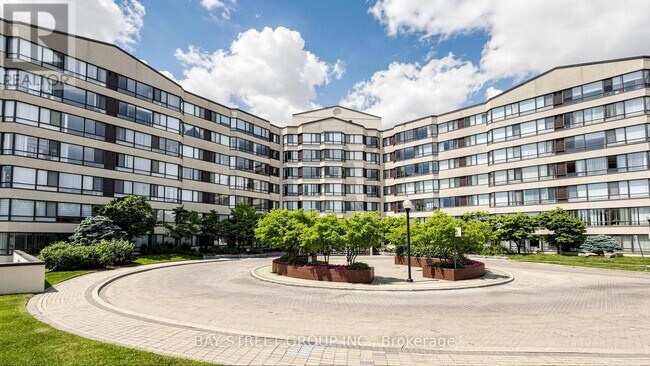 Photo du bâtiment - 1001 Cedarglen Gate