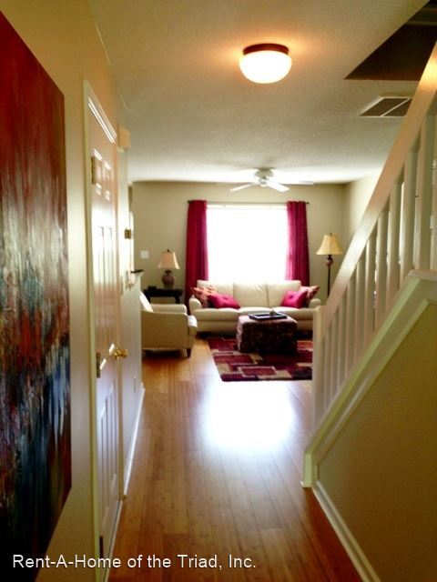 Building Photo - 2 br, 2.5 bath House - 32 Josephine Circle