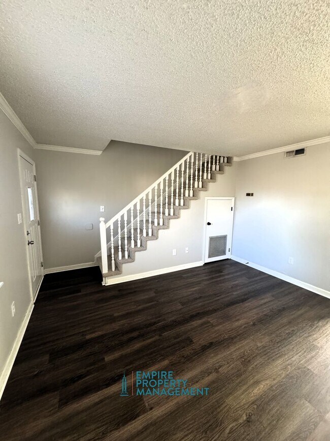 Foto del edificio - Come Home To Five Points!