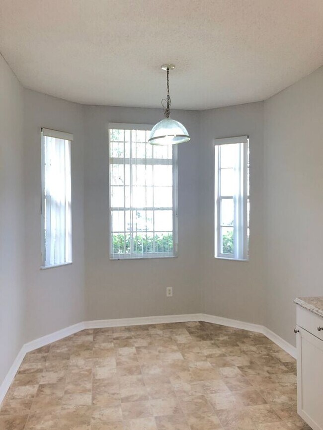 Foto del edificio - Lovely 3/2 Spacious Home and a 2 Car Garag...