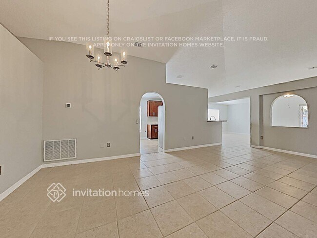 Building Photo - 1622 Hudderfield Cir W