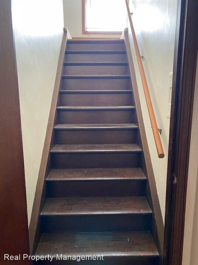 Foto del edificio - 3 br, 2.5 bath House - 221 E 8th Apt B