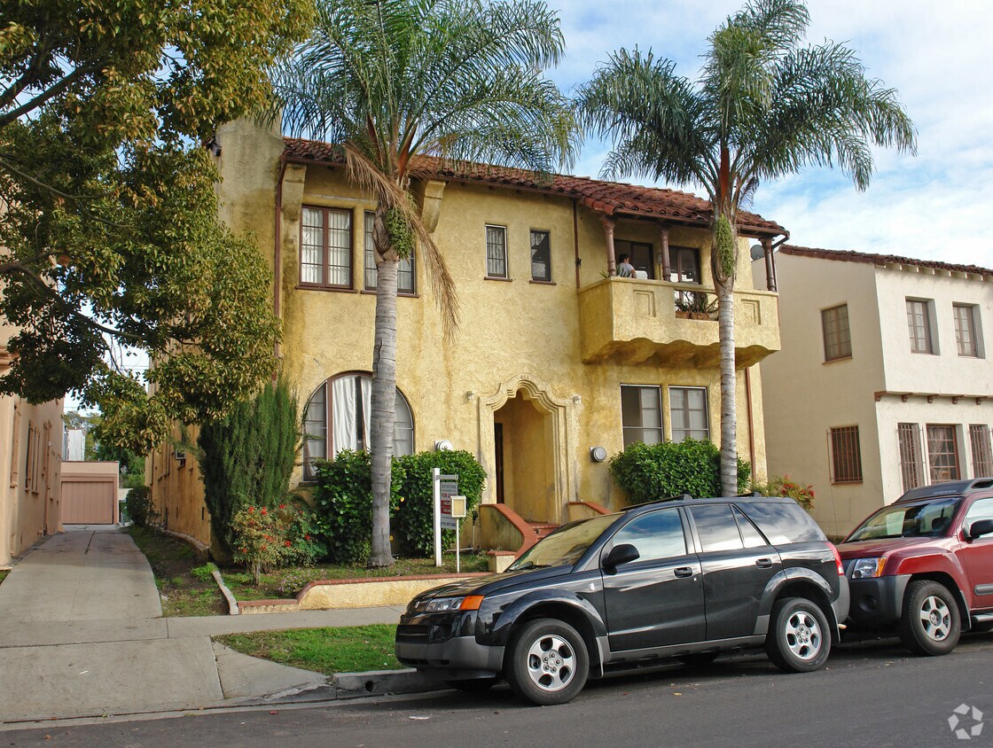 Building Photo - 414 N Stanley Ave
