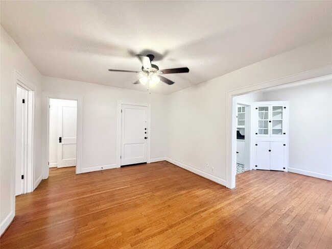 Building Photo - 1126 Berthea St