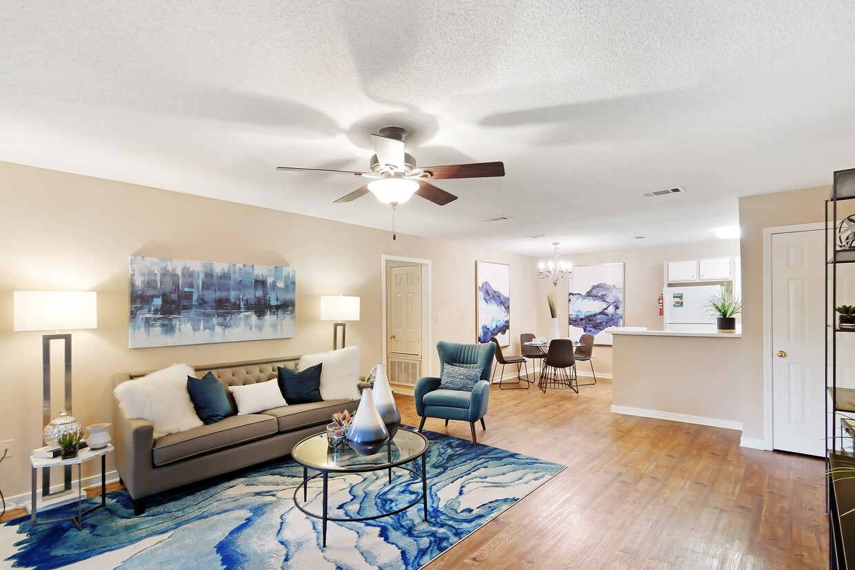 Foto principal - Lexington Pointe Apartment Homes