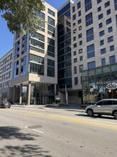 Building Photo - 633 W North Ave