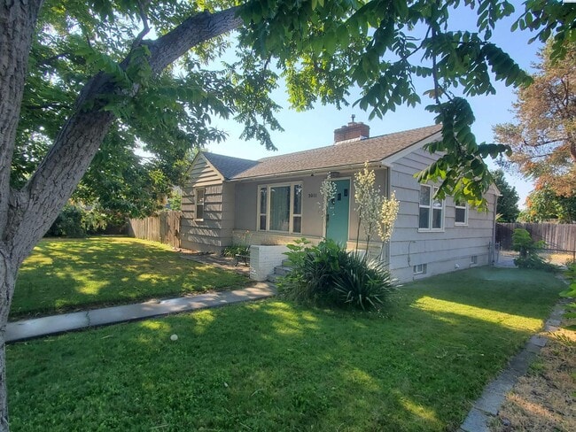 Building Photo - Central kennewick rental