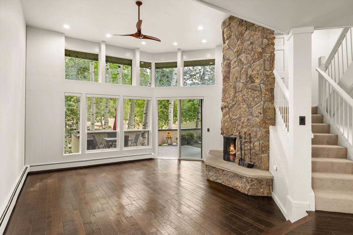 Foto principal - 1443 Crystal Lake Rd