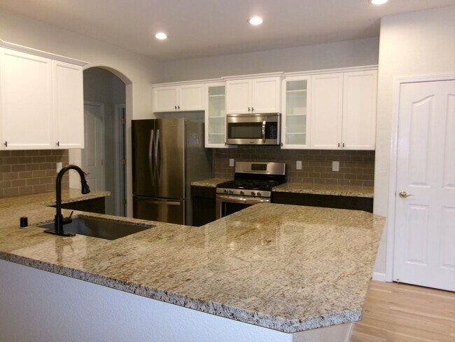 Building Photo - Beautiful 3bd, 2 bath, 3-car garage home in Sparks