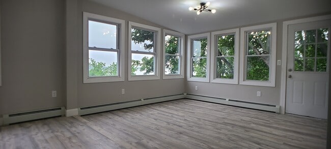 Building Photo - 113 Maple Ave
