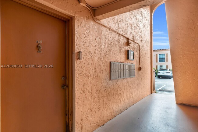 Building Photo - 7100 Fairway Dr