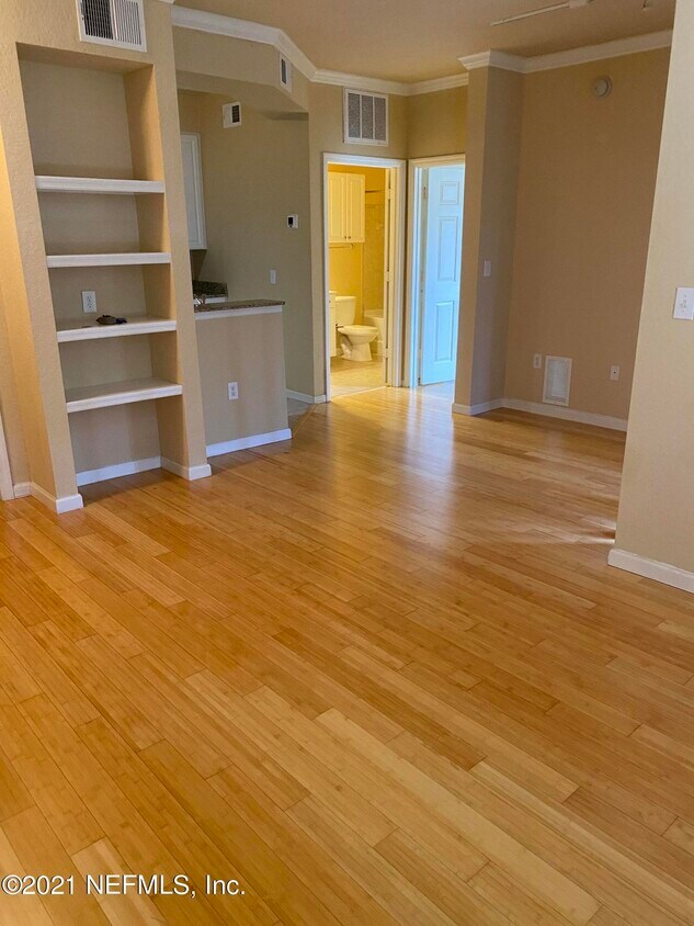 8539 Gate Pkwy W Unit 1533, Jacksonville, FL 32216 Condo for Rent in