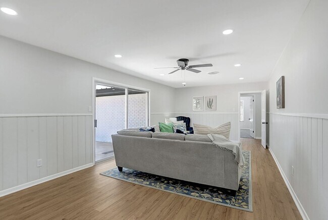 Building Photo - Pre-Leasing for July 2025! - Fully Remodel...