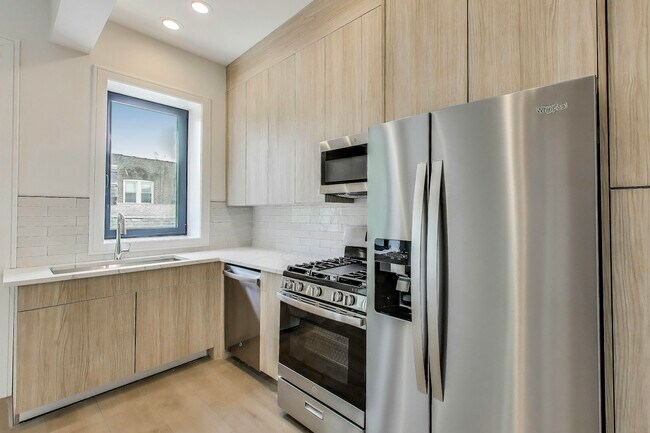 Building Photo - 2023 N Drake Ave