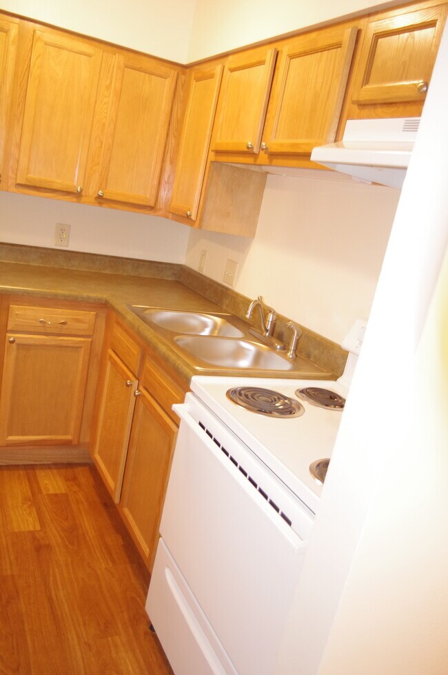 17 Woodland Oaks Dr, Union, MO 63084 Apartments in Union, MO