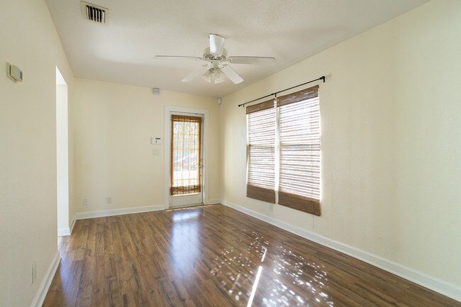 Sala de estar - 507 N K St