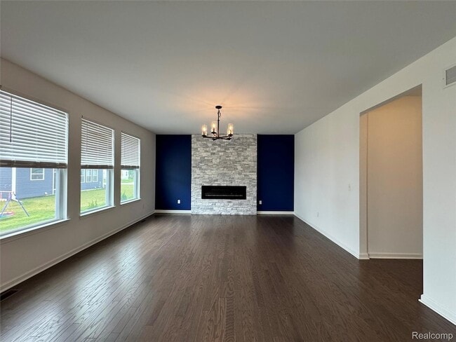 Building Photo - 278 Springview St