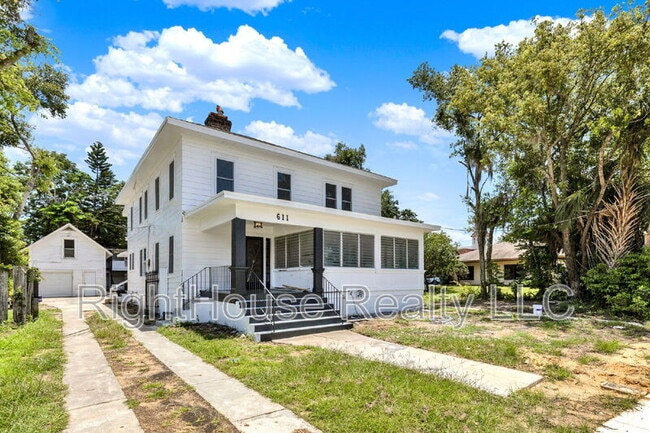 Building Photo - 611 S Grove St