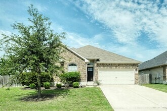 Building Photo - 401 Hyltin St