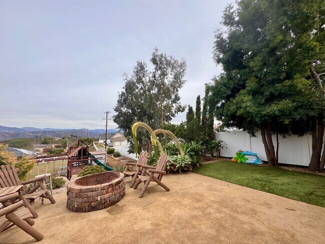 Foto del edificio - 221 Sage Rd