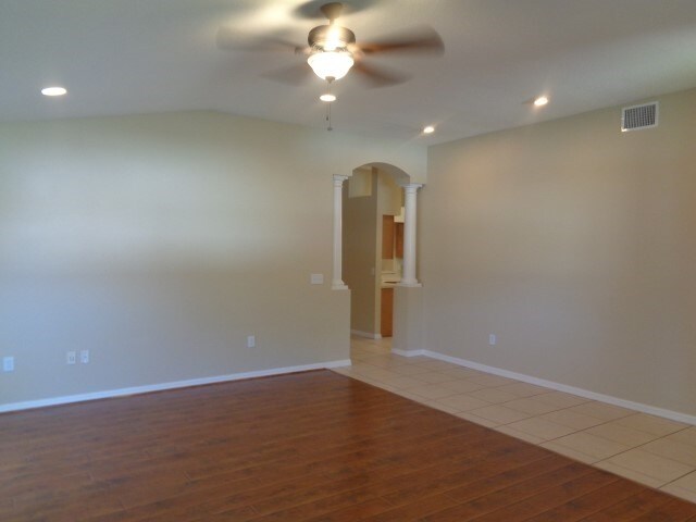 Building Photo - 15511 Montilla Loop