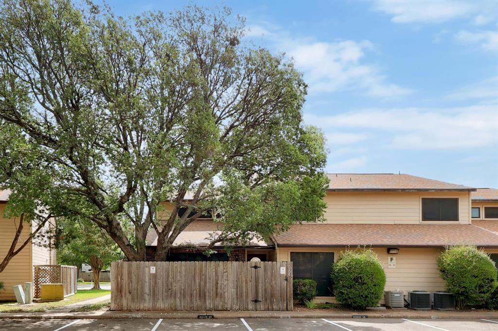 Foto principal - 4159 Steck Ave