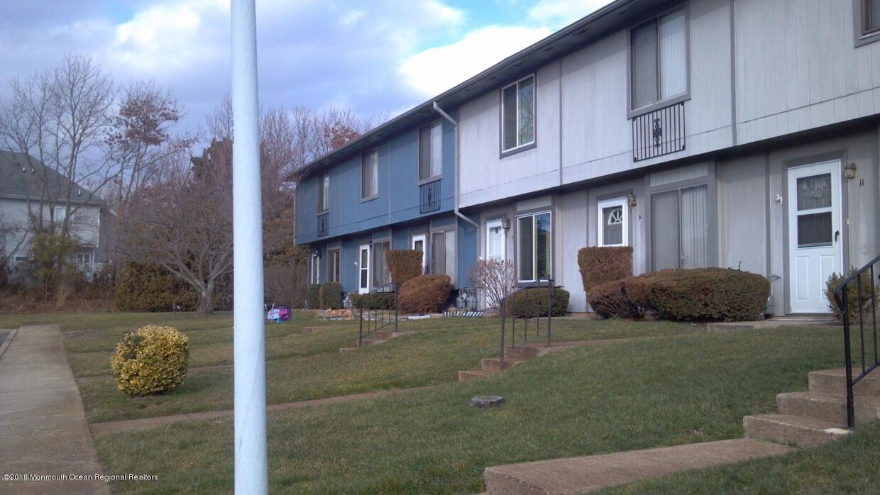 15 Sawmill Rd, Brick, NJ 08724 Condo for Rent in Brick, NJ