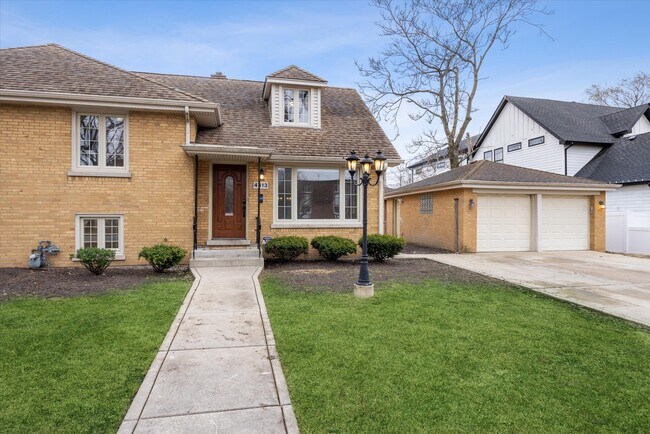 Foto del edificio - 4413 Clausen Ave