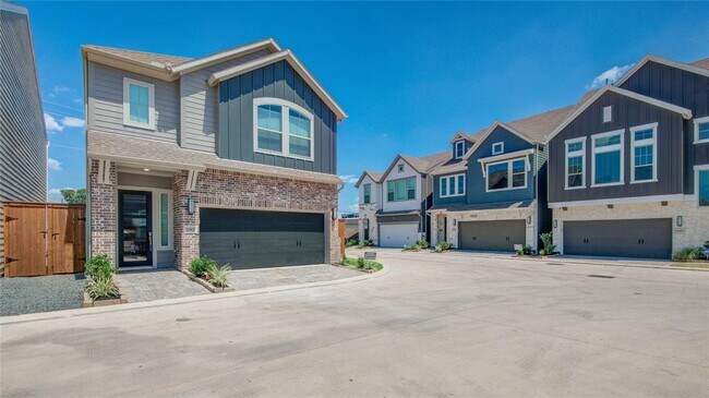 Building Photo - 1202 Kiefer Hill Way