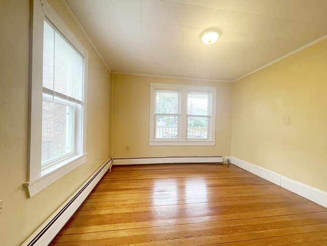 Building Photo - 1834 River St