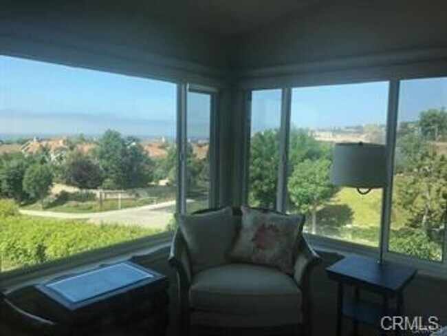 Building Photo - Panoramic Ocean View from this top level condo