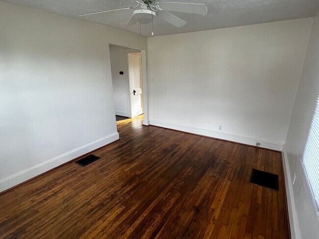 Foto del edificio - 645 W North St