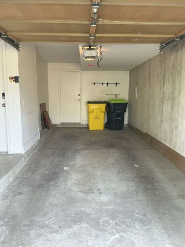 Foto del edificio - **Newly Upgraded Townhome**