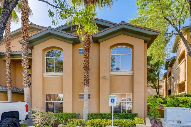 Foto del edificio - 3 Bedroom Town house in a Guard gated Summ...