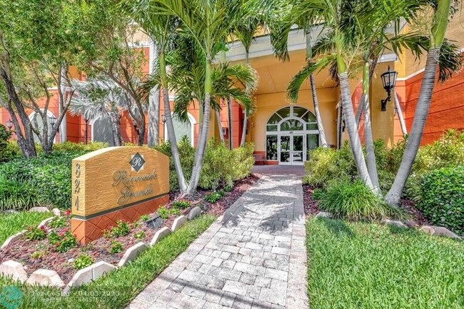 Foto del edificio - 821 N Riverside Dr