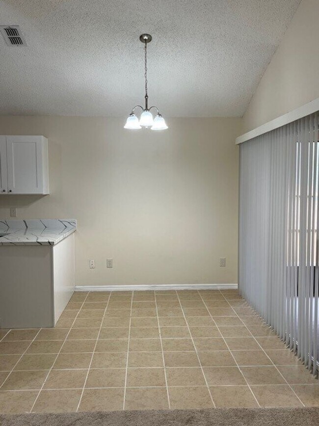 Foto del edificio - **3/2 w/ Lawn Care in Lake Mary - Remingto...
