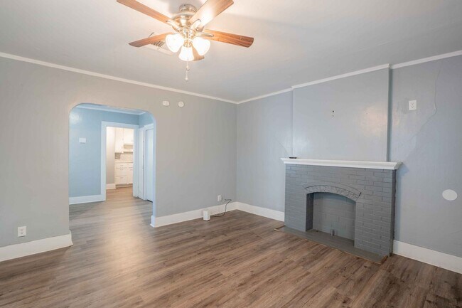 Building Photo - Charming 1-Bedroom/1 Bath duplex for Rent ...