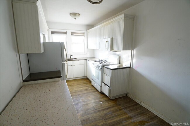 Foto del edificio - 64-12 48th Ave