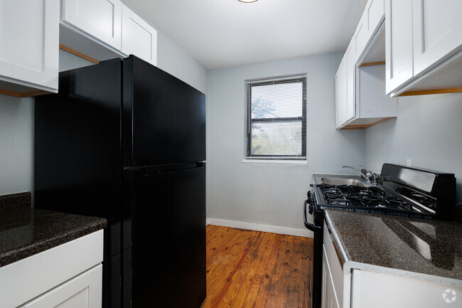 1BR, 1BA - 603SF - Kitchen - Northern Village